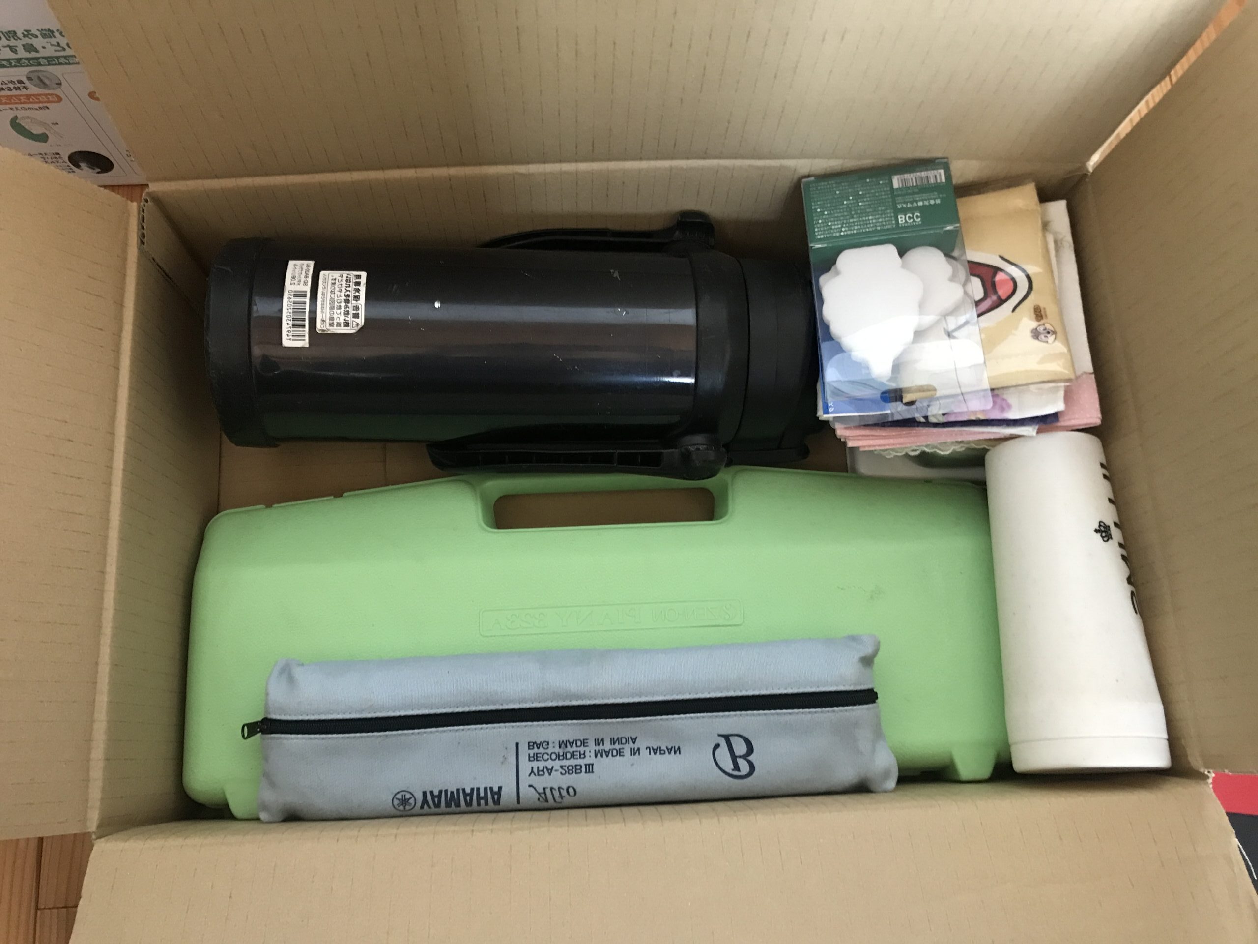 水筒やかばんなども入れました